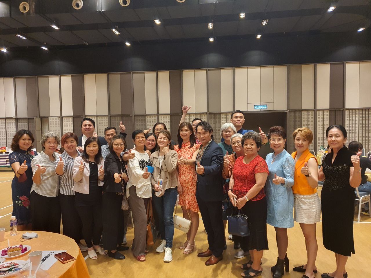 Gospel Singer, Ho Hoi San, leaders and volunteers of Chinese Ministry, and guests of Mid-Autumn Joyful Concert 中秋欢乐音乐会中福音歌手 - 何海山牧师，中文部的领袖和同工和嘉宾