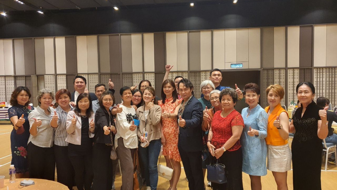 Gospel Singer, Ho Hoi San, leaders and volunteers of Chinese Ministry, and guests of Mid-Autumn Joyful Concert 中秋欢乐音乐会中福音歌手 - 何海山牧师,中文部的领袖和同工和嘉宾